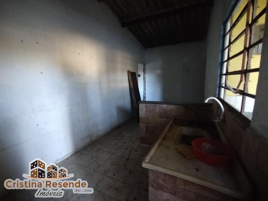 Casa à venda com 2 quartos, 300m² - Foto 2